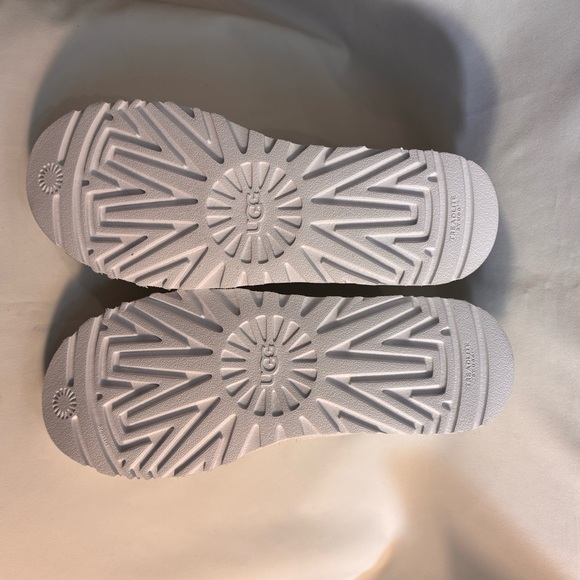 UGG Sz 6 Highland Heritage Sneakers Treadlite by UGG™ Outsole High Top Lace Up - Picture 9 of 13